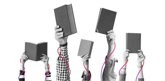 Brazos levantando libros